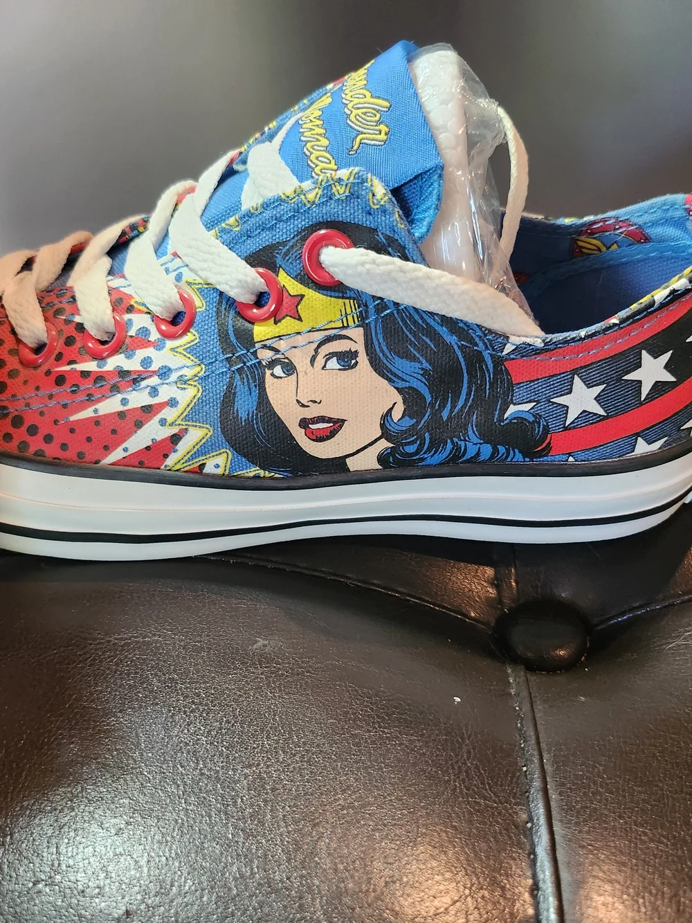 Converse Wonder Woman Comic Pop Art Sneakers - Blue, Red, Yellow, White - Picture 2 of 12